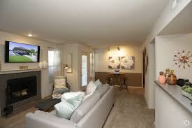 Coming home to raintree apartments offers residents a variety of comforts in a beautifully landscaped setting with stunning lake views. Crown Chase Apts Apartments Wichita Ks Apartments Com