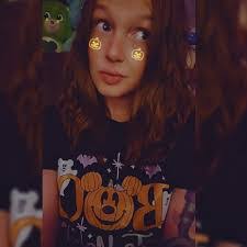 Leanna Ewing's Instagram, Twitter & Facebook