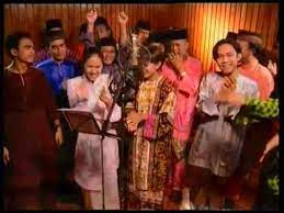 Warna warni aidilfitriadalah sebuah album kompilasi lagu hari raya yang dikeluarkan pada tahun 1998. Nyanyian Ramai Lyrics Song Meanings Videos Full Albums Bios Sonichits