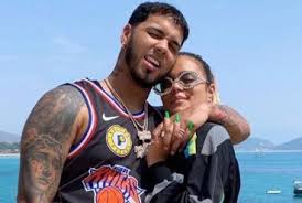 Y yamilette es mi lady es un poco crazy oye lo q manda es ware ever si time ella es mi cariño ella si es mi baby el 1 nombre es el yankee baby yo la quiero a ella. La Esposa De Daddy Yankee Le Muestra A Natti Natasha Como Se Menea Toda Una Dura Mui Noticias