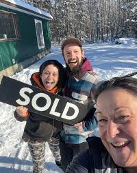 Colleen Paradis's Instagram, Twitter & Facebook