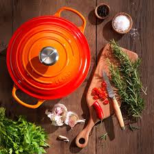 Le Creuset 26cm Signature Round Casserole Volcanic French Oven 5 3l Cast Iron Creuset Le Creuset Le Creuset Cast Iron