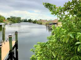 Mit über 640 km schiffbaren wasserstraßen hat cape coral laut 'wiki' mehr meilen an kanälen als jede andere stadt der welt. Wassergrundstuck Cape Coral Kaufen Deustcher Immobilienmakler