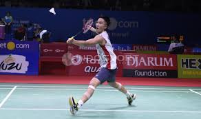 Kenichi tago (田児 賢一, tago ken'ichi, born 16 july 1989) is a badminton player from japan, the son of badminton player yoshiko yonekura.in 2010, he reached the final of the all england open badminton championships. Momota Pamer Tepis Smash Lawan Mirip Posisi Orang Buang Air Indosport
