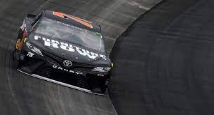 El concurează cu normă întreagă în nascar cup series , conducând toyota camry numărul 19 pentru joe gibbs racing. Martin Truex Jr Wins Stages 1 2 At Dover International Speedway