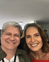 Linda, simpática, @lauramulleroficial Laura Andreia Moreira Muller (Juiz de  Fora, 25 de janeiro de 1970) é uma ex-jogadora de vôlei: famosa e  competente sexóloga, psicóloga, palestrante e jornalista brasileira. A  super astral