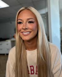 Flawless in every lighting 😍😍 @emilea.dearman again your BEAUTIFUL!!!!  Thank you for coming back 🫶🏼