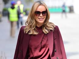 Der käuferschutz ist deine absicherung, wenn eine ware nicht ankommt, beschädigt ist oder nicht der beschreibung entspricht. Amanda Holden Flies The Flag In Union Jack Minidress Ahead Of Eurovision The Independent