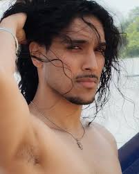 🏝️☀️ . . . #model #longhair #outfits #portrait #beach