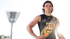 Kulübün üç kez premiership oyuncusu ve 2017'de afl'nin yılın golü ödülünü aldı. Afl Grand Final Richmond V Adelaide Daniel Rioli A Hero To Home Pirlangimpi Herald Sun