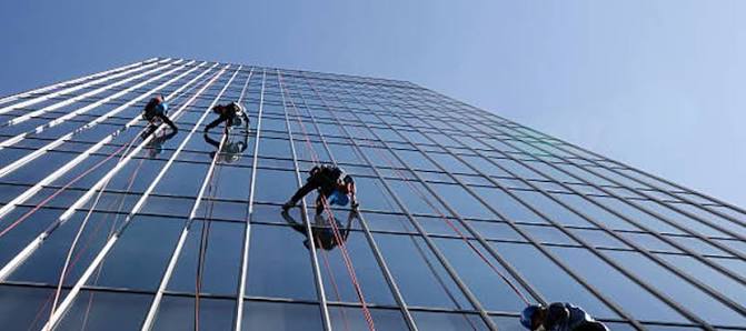 Facade cleaning crew at work