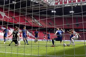 Zij zongen de spelers toe en klapten. Rw6 Fy4ocae3mm