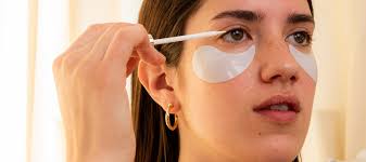 Unveil Your Dream Lashes with IRIS™ Pro-Strength Eyelash Serum