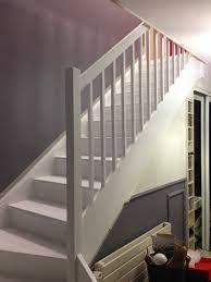 Avec les années, un escalier extérieur vieillit et souffre des intempéries : Peindre Un Escalier Comme Un Pro Materiels Preparation Et Etapes