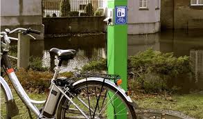 Smarte Parkbanke E Bike Ladesaulen Und Fahrad Reparatur Stationen