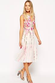 Vous trouverez dans notre sélection spéciale cérémonie de nombreuses idées pour qu'il soit bien habillé pour le jour j. Annonceur La Censure Renverser Robe Ceremonie Femme Champetre Costume Test De Derbeville Edition