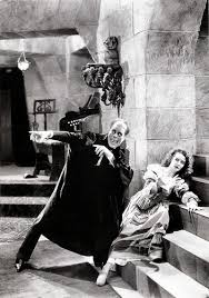 El enigmático enmascarado es erik, también conocido como el fantasma, un recluso desfigurado que vive debajo de la casa de la ópera de parís. Paris In Films The Phantom Of The Opera