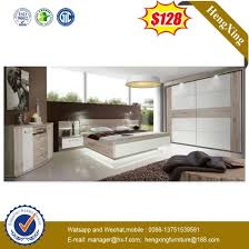 الصين أحدث الطراز الأوروبي مجموعات غرفة نوم فاخرة من الجلد مع Led مجموعات أثاث غرف النوم من الصين على Topchinasupplier Com