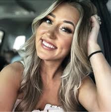 Julia Hedges's Instagram, Twitter & Facebook