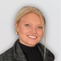 Julie Oneil's Instagram, Twitter & Facebook