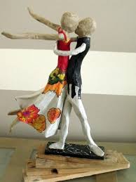 Papier Mache Sculpture Sculpture De Couple De Danseurs En Papier Mache Creation Bonecas De Arte Projeto De Arte Para Criancas Bonecas Artesanais