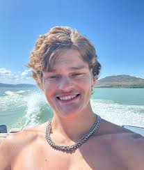 Hey yall! Works slowing down for the summer. I'm good for anything you  might need done around the house, as I was a ranch hand in Texas and have  experience in anything