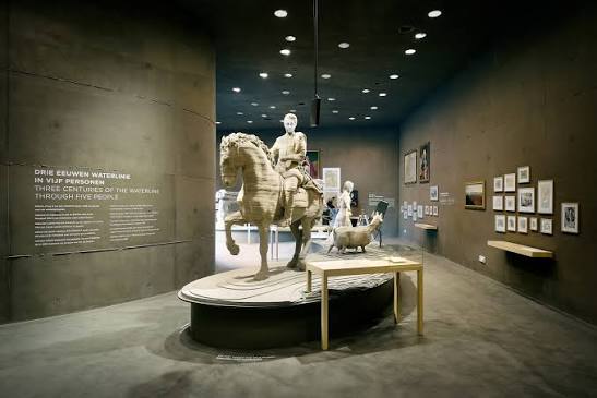 Interieur van het Waterliniemuseum in Fort bij Vechten, met de vaste tentoonstelling over de Hollandse Waterlinies. Hier is vanaf 25 augustus tot en met 25 oktober 2026 de tentoonstelling Moed! mijn soldaat van Marcel van Kerkvoorde te zien.