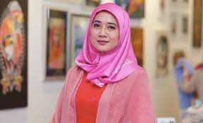 Malaysia mengamalkan sistem demokrasi berparlimen di bawah pentadbiran raja berperlembagaan. 6 Selebriti Popular Terlibat Dalam Politik