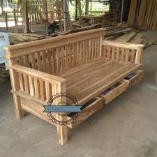 Kursi kayu minimalis dengan kualitas terbaik bukan dilihat dari desain ataupun ukirannya, namun yang paling utama adalah material kayu pembuatnya. Lagi Tren Kursi Kayu Minimalis Panjang Ideku Unik