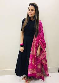 Black And Pink Suit Combination Beautiful Color Combination Color Combinations For Clothes Simple Dresses Indian Designer Outfits