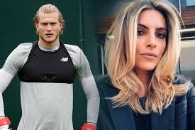 Sophia thomalla hat in einem interview offiziell verkündet, dass sie und fußballer loris karius ein paar sind. Heisse Zungenkusse Im Pool Zwischen Sophia Thomalla Und Ihrem Loris Tag24