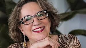 Ninguém deveria se preocupar se o parceiro transa ou não com outra pessoa.  Homens e mulheres só deveriam se preocupar em responder a duas perguntas:  1. Sinto-me amado (a)? 2. Sinto-me desejado (