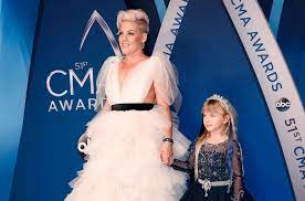 Cover me in sunshine shower me with good times tell me that the world's been spinning since the beginning and everything'll be alright cover me in sunshine. P Nk And Daughter Willow Release Poppy Single Cover Me In Sunshine Billboard