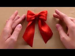 Schleife Binden Zum Geschenke Verpacken Diy Geschenkschleife Zum Geschenk Dekorieren Basteln Geschenkschleife Diy Geschenkschleife Schleife Binden Geschenk