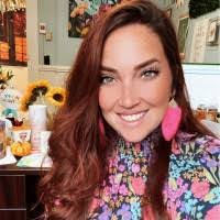 Holly Hewitt's Instagram, Twitter & Facebook