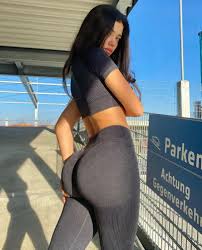 yoga pants - pictures, memes and posts on JoyReactor