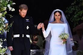 Ever since prince harry and meghan markle announced their engagement, the internet has been swirling with rumored details of the next royal wedding. Meghan Markle And Prince Harry S Royal Wedding Cake Is Served In Trendy Un Tiered Style 2018 Royal Wedding Cake