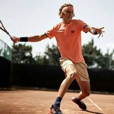 Zverevs daddy ist gerade auch wieder der boss im team zverev, der mann, der die kommandos gibt, der die richtung anzeigt bei der mission french open. Alexander Zverev Outfit For Roland Garros 2018 Adidas Tennis Photos Alexander Zverev Tennis Players