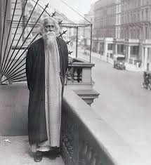 Tevens beoefende hij de schilderkunst. Rabindranath Tagore Poet Blue Plaques English Heritage