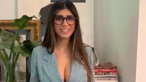 Not only is she a passionate activist who fights for what she believes in, but she's a social … Omg Mia Khalifa Just Revealed She Only Made Rs 8 5 Lakh As A Porn Star