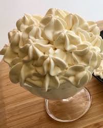 Bonjour Apres La Creme Chantilly Mascarpone Voila Une Autre Creme Qu On Utilise Enormement En Patisser Creme Diplomate Creme Pour Gateau Gateaux Aux Numeros