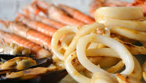 Las gambas y langostinos son muy socorridas en las barbacoas y por una buena razón. Receta De Parrillada De Mariscos Cocineando Com