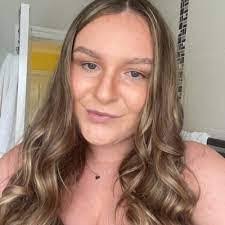 Ella Pendleton's Instagram, Twitter & Facebook