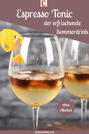 Espresso Cocktail Mit Tonic Water Und Zitrone Ein Leckeres Kafeegetrank Zimt Chili In 2020 Sommerdrinks Alkohol Sommer Drinks