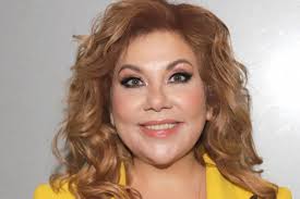 После окончания института начала играть в квн и писать сценарии для студенческих юмористических проектов. Farforovaya Kukla S Peretyanutym Licom Fedunkiv Izvrashaetsya S Plastikoj Radi Novogo Lyubovnika