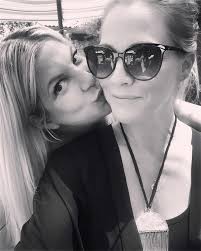 Jennie Garth and Luke Perry Were Put in Zoo Cage to Escape 90210 Fans