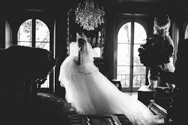 Rosa clara wedding dresses include unique lace wedding dresses, beaded wedding dresses, classic wedding dresses, and flattering wedding we love rosa clara wedding dresses because the gowns are created with unique laces and intricate beading, plus the fit is amazing and looks great. Perfect Princess Style Meghan Markle Has Nothing On These Stateside Brides Oregon Bride