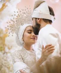 The couple met on the set of a television commercial in 2013 and were rumored to have been dating since 2015.60 on 26 january 2018, they. Hijab Accessories Wedding Fashion Wedding Dresses