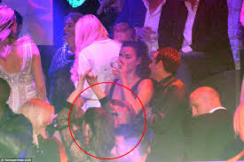 Formula one star lewis hamilton, who was earlier in a relationship with singer nicole scherzinger, is reportedly dating model barbara palvin. Barbara Palvin And Formula 1 Champ Lewis Hamilton Get Their Groove On In Cannes Daily Mail Online