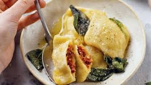 Rezept Ravioli Mit Tomaten Ricotta Fullung Ndr De Ratgeber Kochen Rezept Ravioli Fullung Rezept Tomaten Rezepte Ravioli Fullung